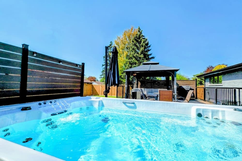 Niagara Falls House | Relax in Nature| SwimSpa + Fire Pit| Niagara Falls