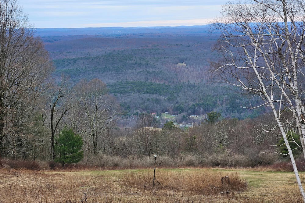Cragsmoor House | A spectacular Shawangunk vista in a beautifully renovated chalet on a lush lawn.