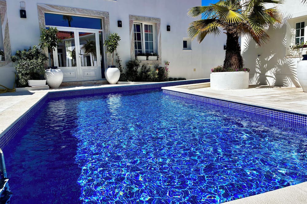 Alvito House | The Palm Tree House: Alentejo, Private swimming pool, 6 suites, Iconic Palm tree