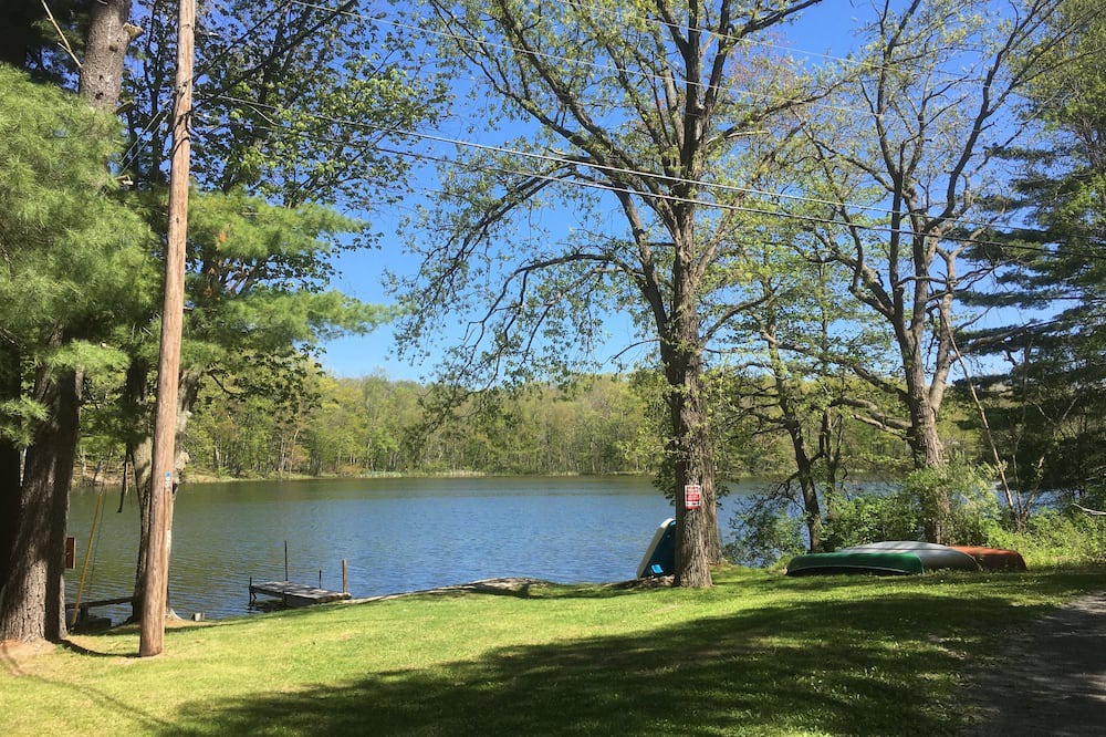 Ancramdale Cottage | Summer Rental -3-bedroom cottage in Ancramdale. Private swimming lake with beach