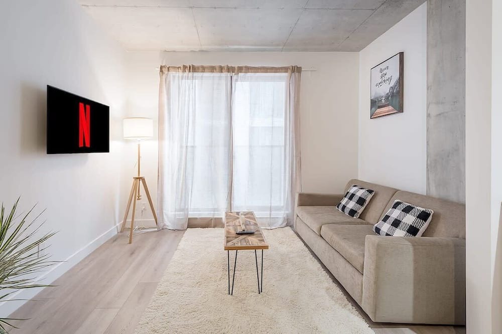 Cite Multimedia Condo | Cute 1 Br - 100 Walkscore!