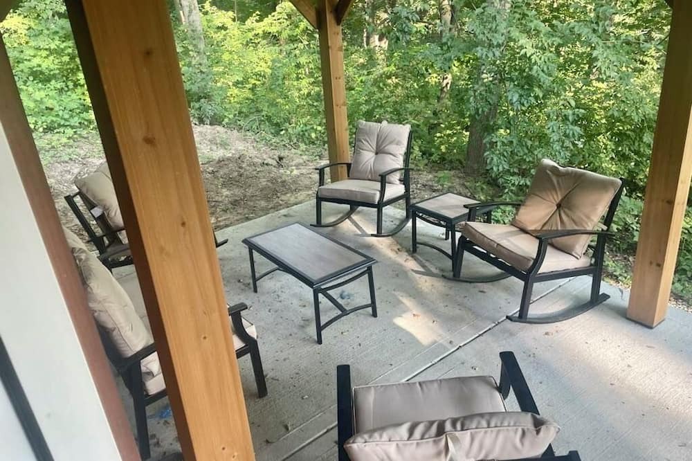 Viola Cabin | Cozy cabin with AC and WiFi in charming Anamosa