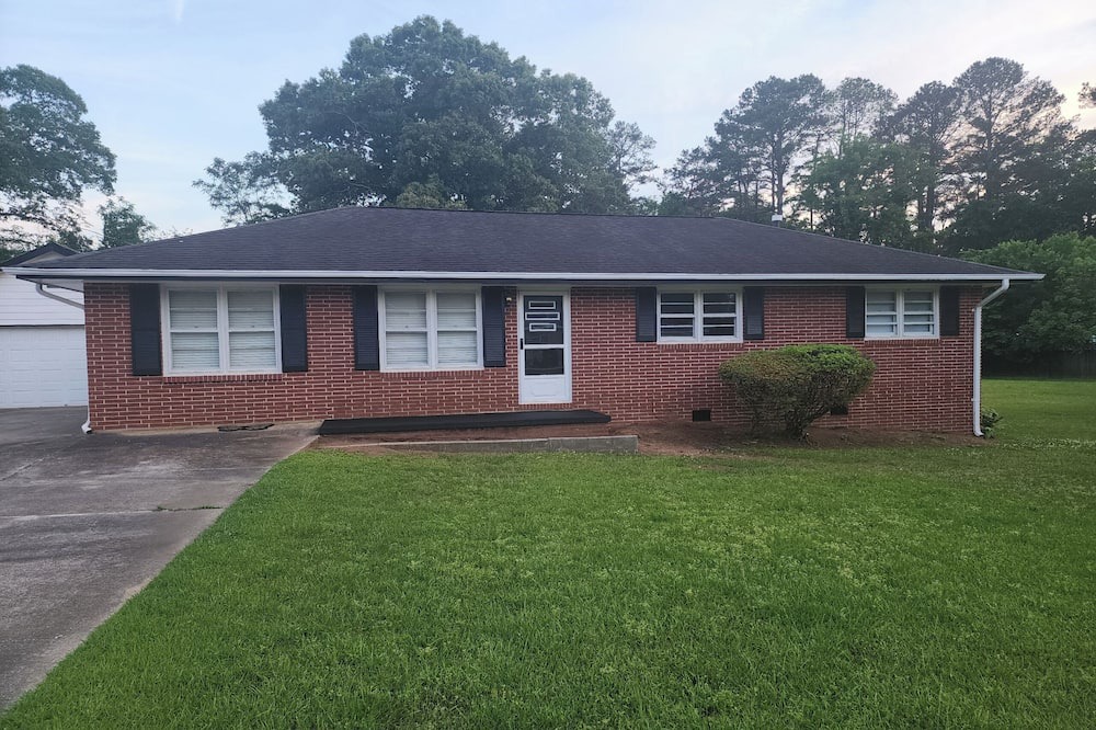 Covington House | Charming brick ranch on 1.28 acres near downtown Covington, GA,