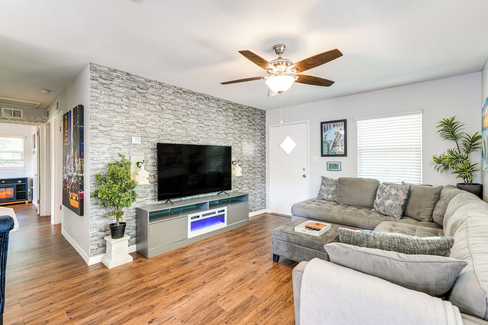Fruitland Park House | 2 Mi to Lake Griffin: Fruitland Park Home