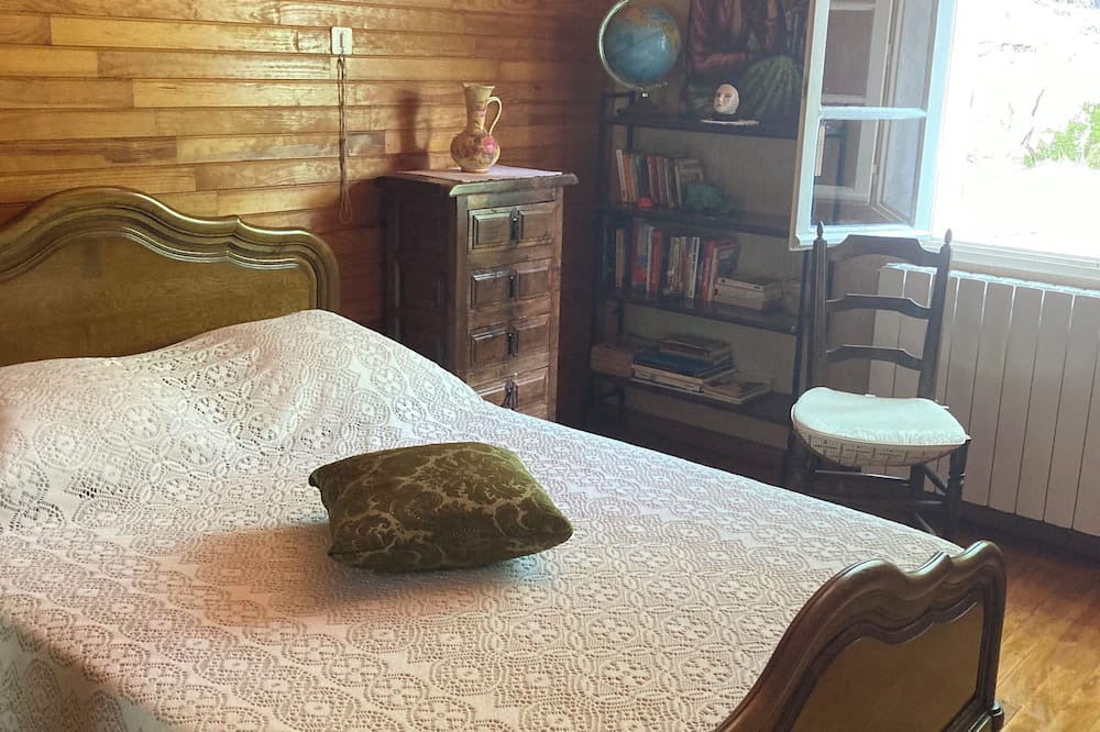 Portes House | Renovated apartment in quiet country house with view of the Cevennes mountains