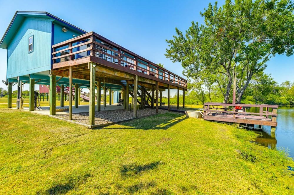 Long Mott Cabin | Bleu Bayou ~ Quiet Waterfront River Retreat w/Private Dock and Ramp