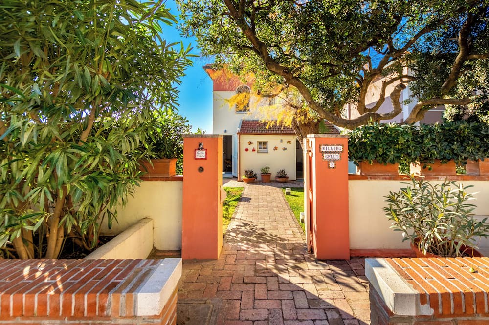 Follonica Villa | Cozy cottage with garden and terrace overlooking the Gulf of Follonica