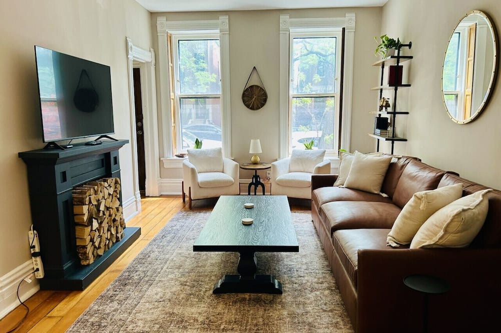 Lakeview Apartment | Mid-Century Modern 2 BD APT | Walk to Wrigley