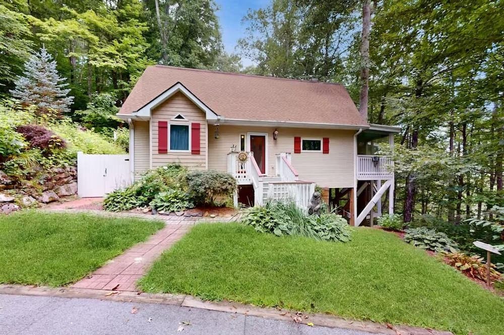 Cullowhee Cottage | Charming 2-bedroom cottage with WiFi, AC in beautiful Cullowhee