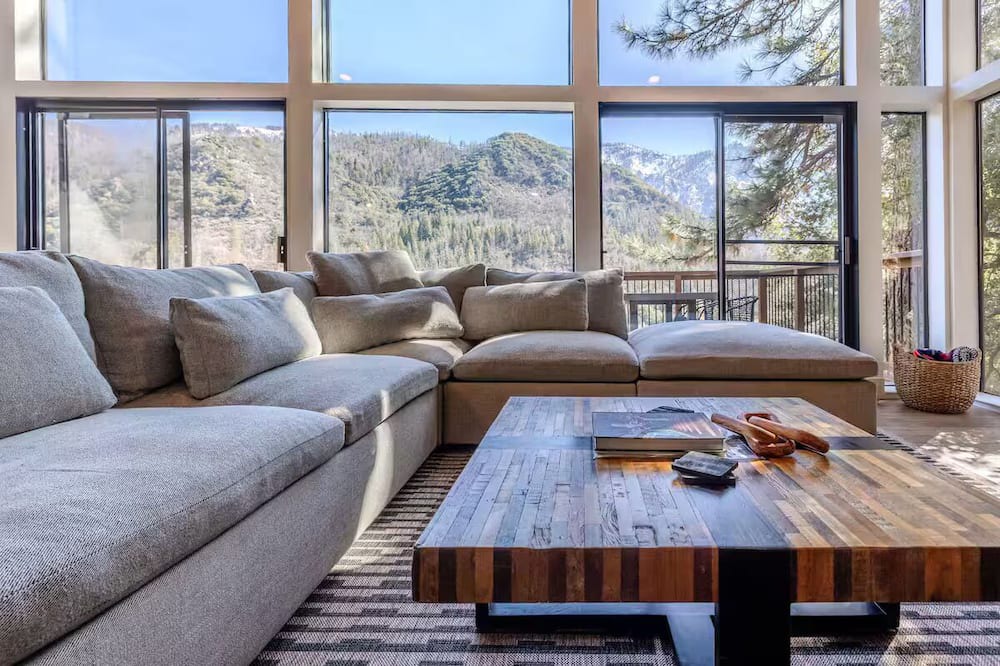 Camp Nelson House | A House in the Mountains - Modern Spacious & Views