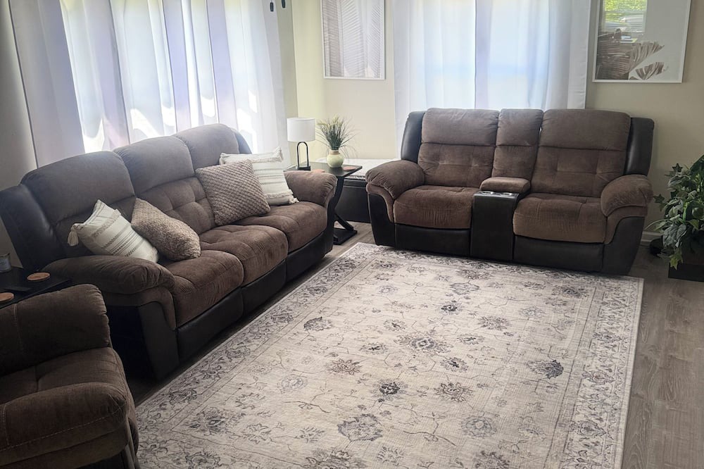 Port Clinton House | ENTIRE HOUSE - 5 Min Walk To Jet/Downtown PC