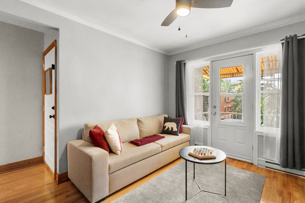 Rosemont-La Petite-Patrie Apartment | Star Pop Art | Chic & vibrant 1 BR FREE PARKING