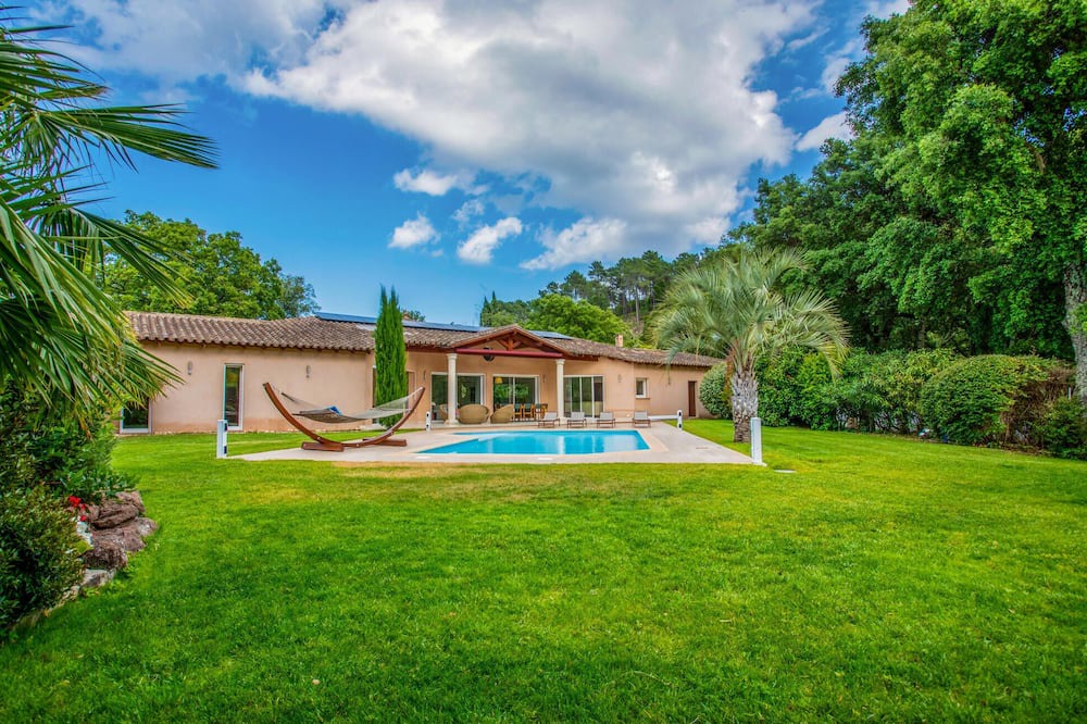 Saint-Raphael House | Gorgeous home in Saint-Jean-De-l'Estere