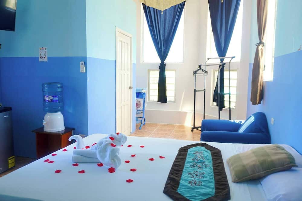 Belize City Apartment | See Belize SEABREEZE Sea View Studio with Balcony, Pool & Overwater Deck, 2nd FL