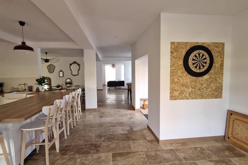 Molesme House | Group home in Burgundy: L'Antre Amis - Spacious accommodation for family and friends