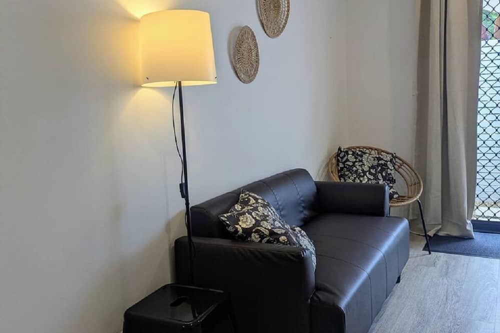 Kewarra Beach Apartment | Modern retreat in beautiful beach suburb of tropical Far North Qld. Dog-friendly
