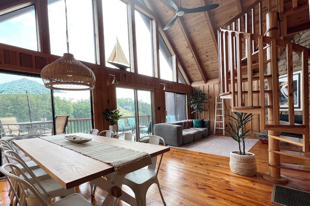 Six Mile Ski Chalet | THREE-LEVEL LAKEFRONT DESIGNER CHALET: ONLY 9 MILES FROM CLEMSON! Wi-Fi/AC