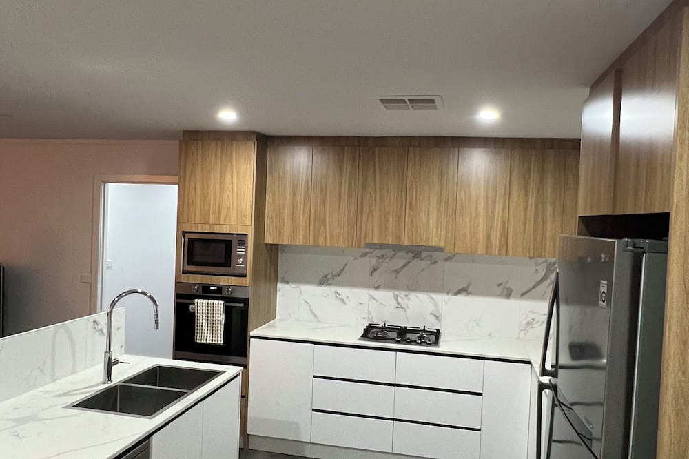 Higgins House | Modern 3-Bedroom Home, Belconnen – Free Parking