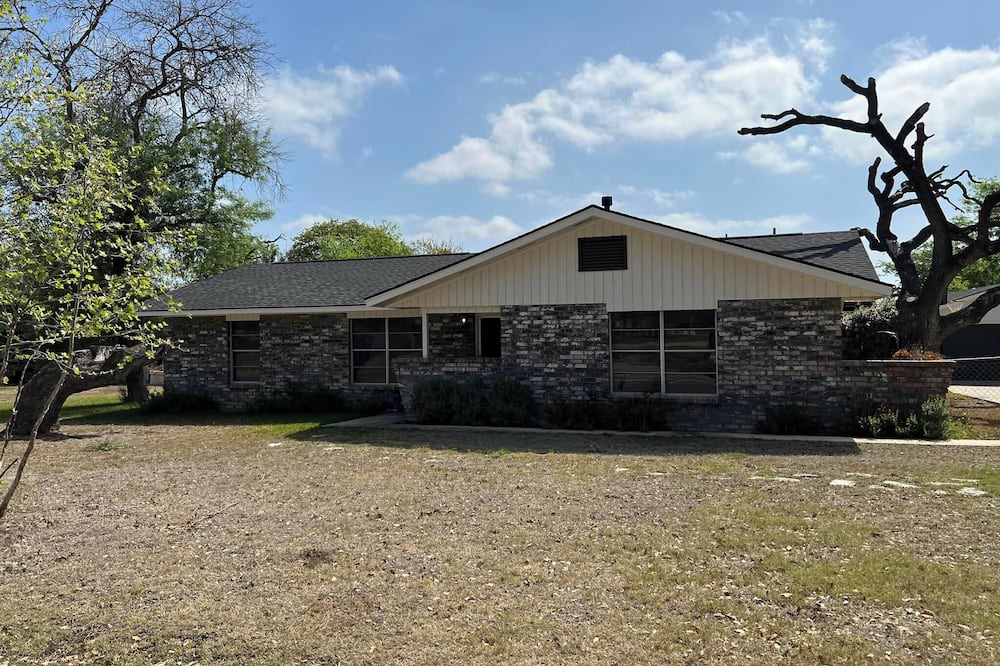 Boerne House | Charming 3-bedroom house with pool, large fenced yard, 1.5 miles to Main St.