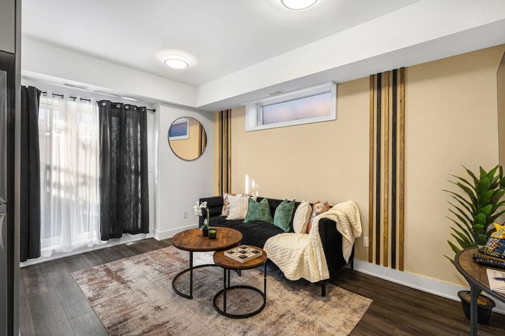 Niagara Falls Apartment | Cozy 2BR Retreat | Family Friendly Close to Falls