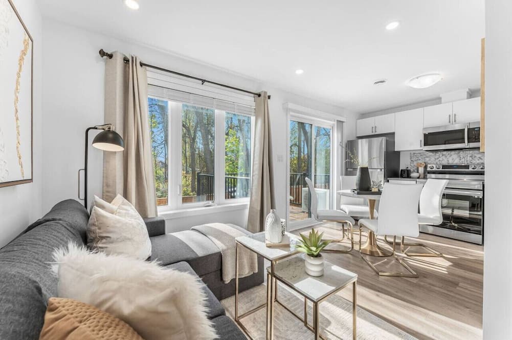 Niagara Falls Apartment | NEW Stylish 2BR Suite | 7 Mins to Falls | Sleeps 6