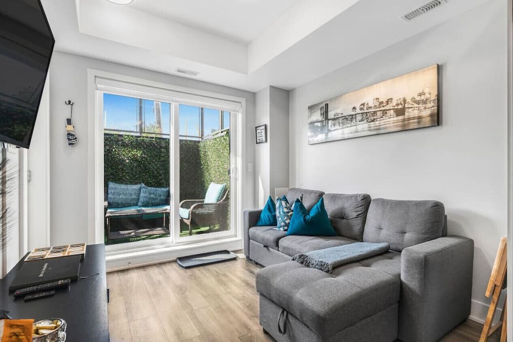 Niagara Falls Apartment | Luxe 1BR Condo Suite| 4 Mins to the Falls/Casino