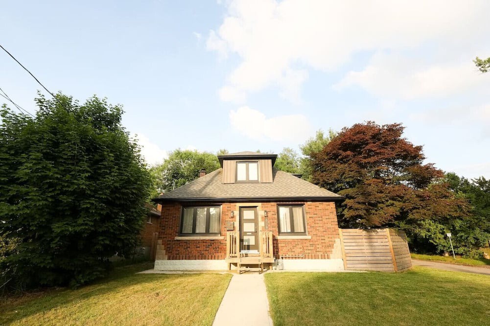 Niagara Falls House | Tranquil Retreat | 5BR, 3-Bath Falls Escape