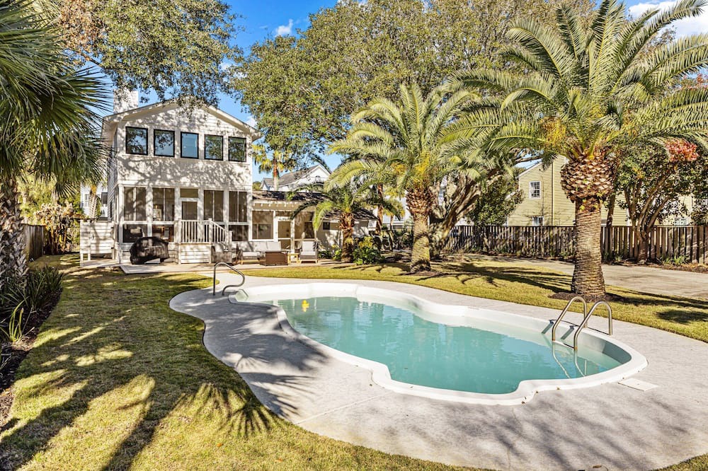 Isle of Palms House | Renovated, Modern Beach Get-Away w/Private Pool! Easy Walk to Beach!