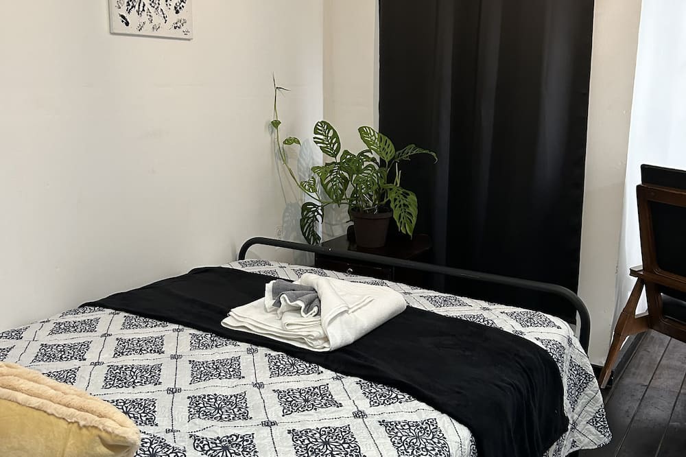 King's Park Apartment | Cozy studio with WiFi in King’s Park, Belize City