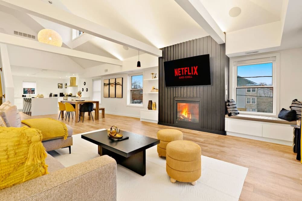 Downtown Apartment | Central and Lux 2BR Suite with Den and BBQ Sleeps 6