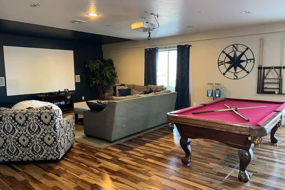 Santa Clara House | Large walk out basement with gorgeous views in tranquil Santa Claran