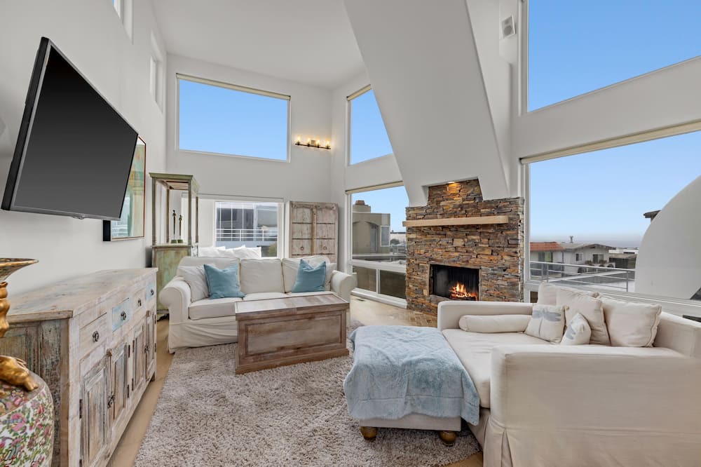Gas Lamp Section House | Stunning 4 story Manhattan Beach Sand Section Home