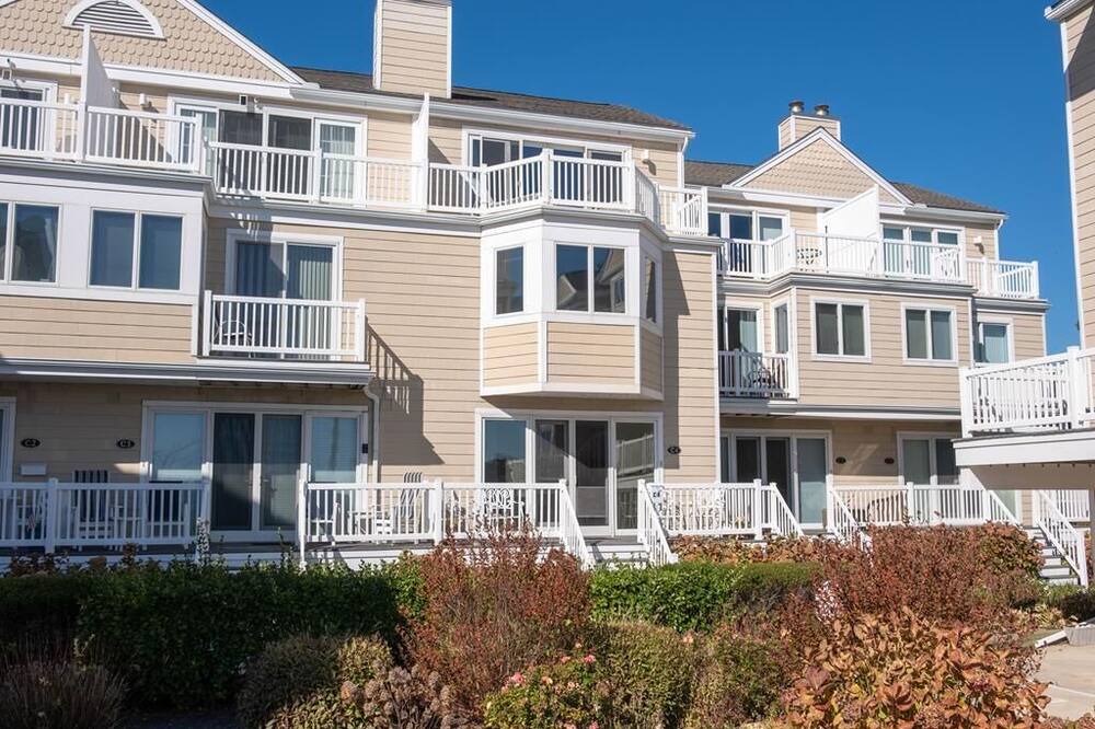 Cape May Condo | Philadelphia Beach Condo offering unobstructed beach views!