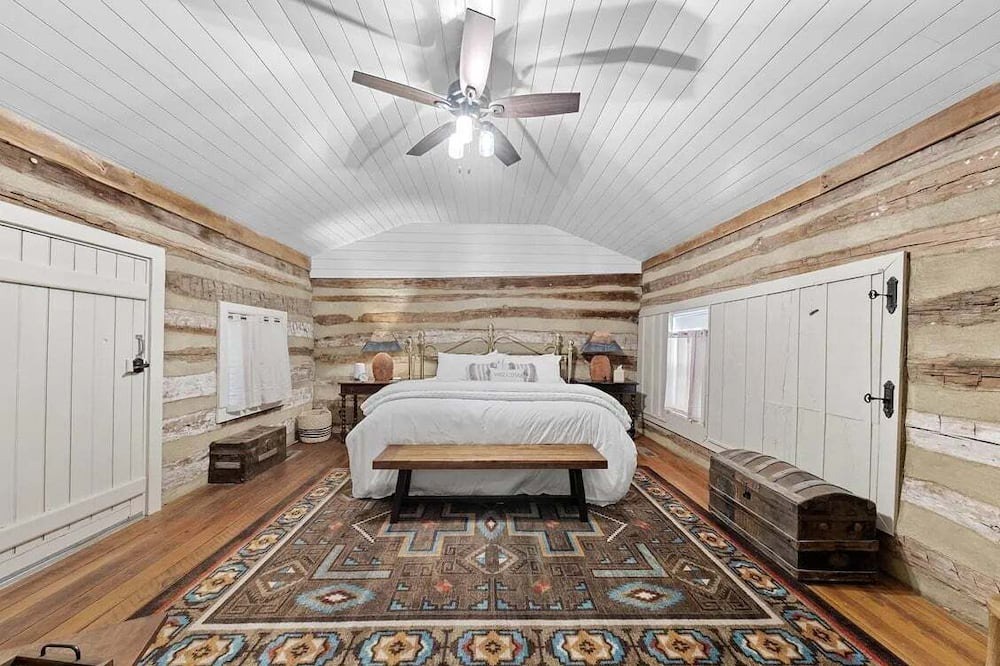 Augusta Cabin | Rustic Augusta Cabin by StayLage