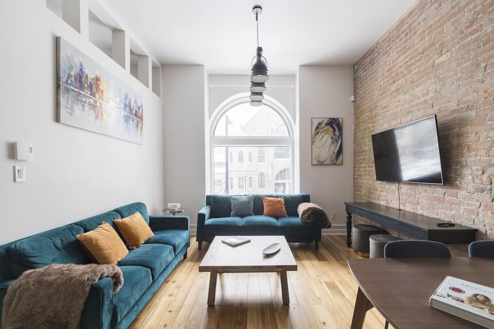 Plateau Mont Royal Apartment | Galeria Duo: Spacious 7-Bedroom Retreat in the Heart of Montreal