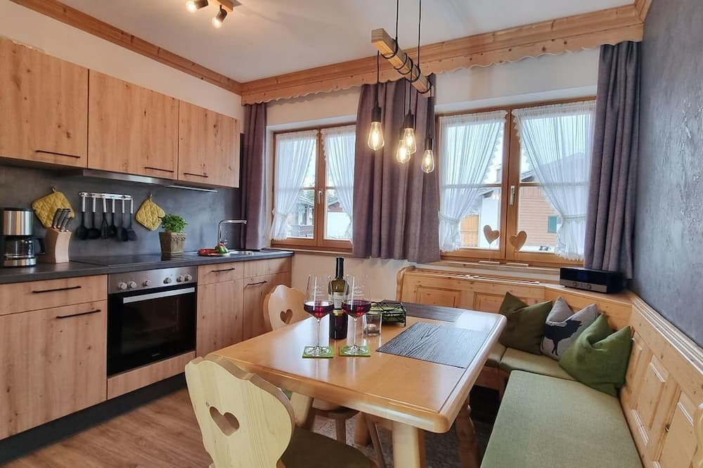 Kruen Apartment | Krottenkopf apartment "No. 1"/1 bedroom/shower, WC - Alpenparadies, guest house