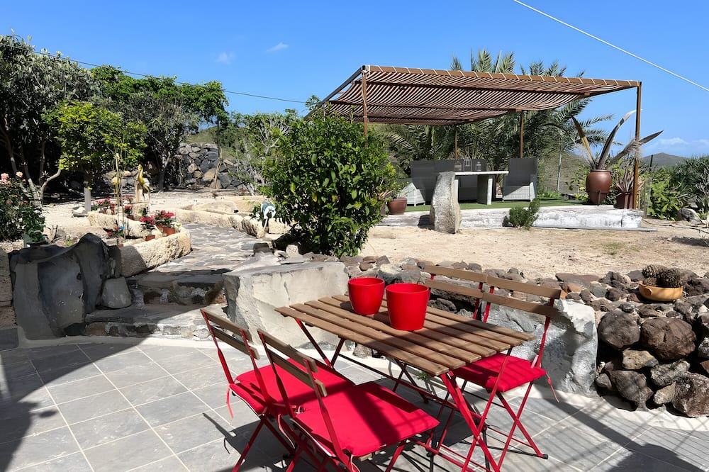 El Madronal House | Vacation Home 'Mi Casita De Chimaca' with Mountain View, Wi-Fi and Air Conditioning