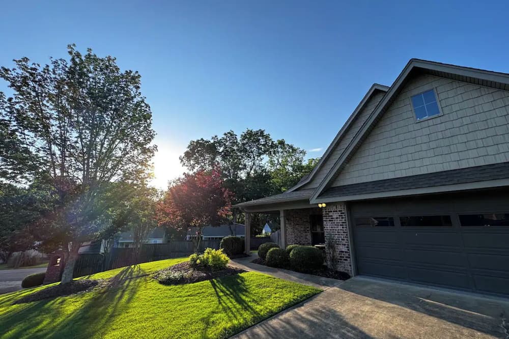 Starkville House | Peaceful, newly renovated 3 bedroom house located less than 1 mile away from MSU