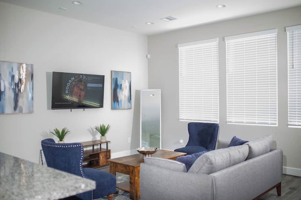 Riverside Terrace House | Vacation home just 3 minutes drive to Houston Zoo