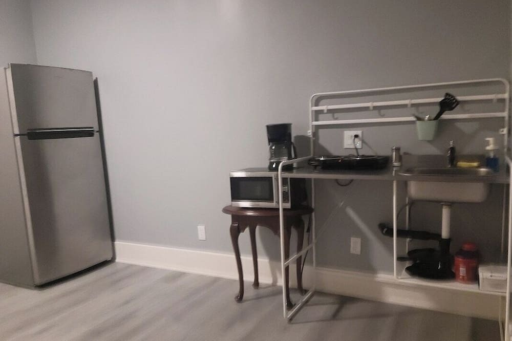 Mojave Apartment | Beautiful Mother in Law Unit suit w/Parking & Wifi
