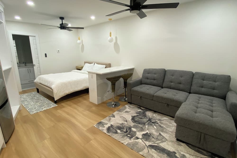 Newton Apartment | Calm Corner Retreat: Calm Escape