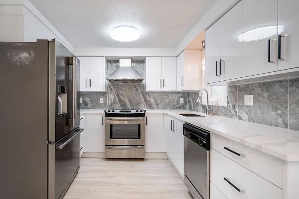 Delta House | Centrally located around major tourist attractions in Vancouver. Peaceful, clean