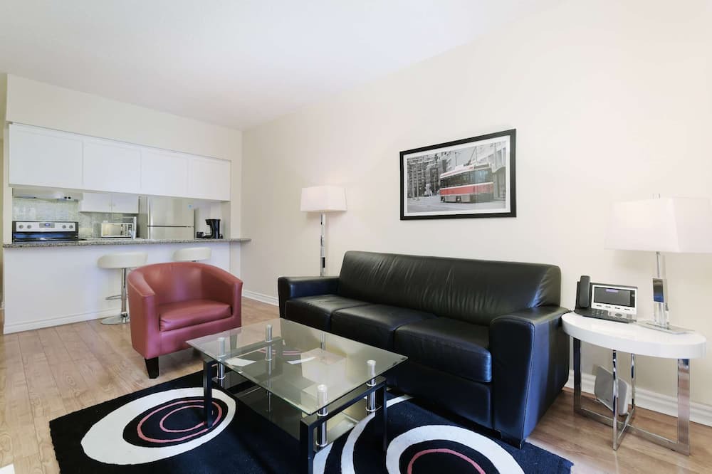 Bay Street Corridor Apartment | 2 Bedroom/1 Bathroom Jr. Suite