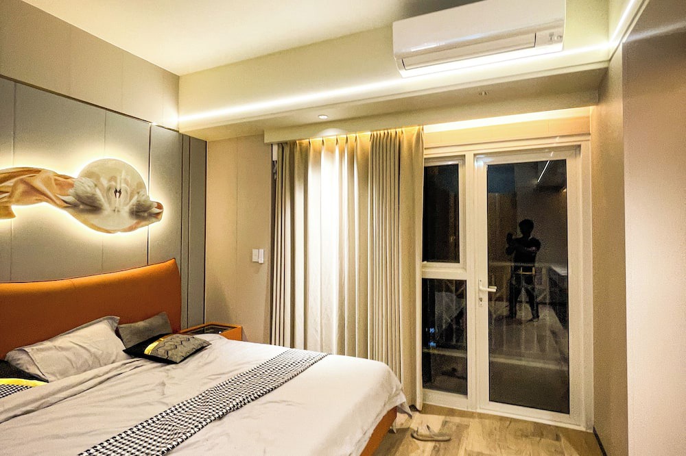 Tambo Apartment | Luxurious 4-bedroom with Sunset & Pool View across Okada Manila Bay near Airport