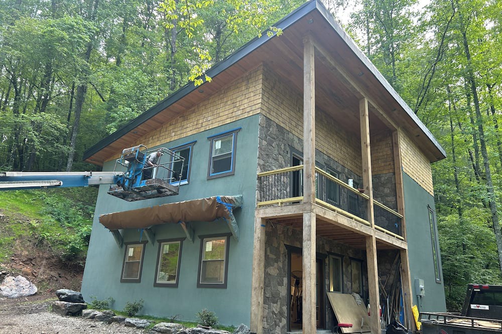 Ellijay Ski Chalet | Charming 3-bedroom Mountian Bike Trail chalet with AC and WiFi in serene Ellijay