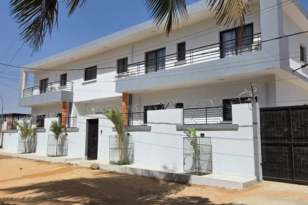 Saly House | Luxurious and spacious 6-bedroom house in Saly with AC, WiFi, kids pool