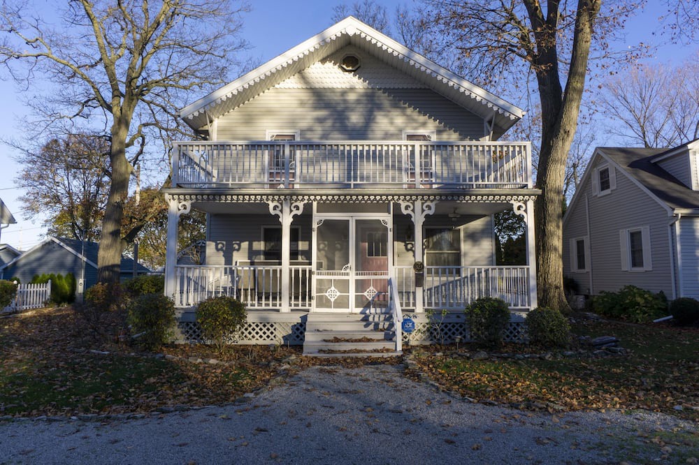Lakeside Cottage | 327 Elm Ave in Lakeside