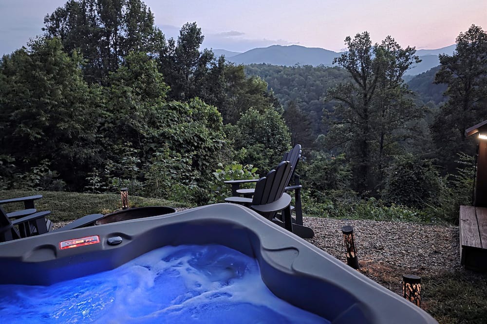 Whittier Cabin | Get an Altitude Adjustment.Hot Tub! Dog friendly. Views! Tubing, waterfalls