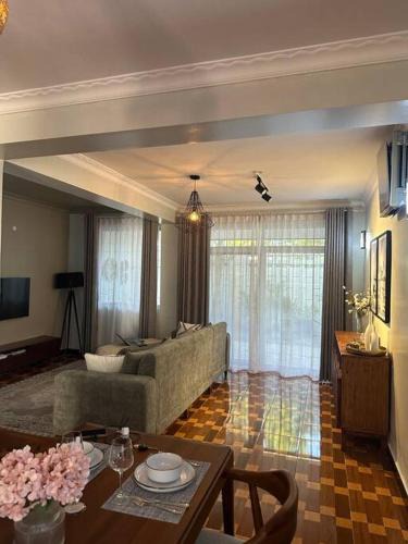 Oyster Bay Apartment | Executive Family Home