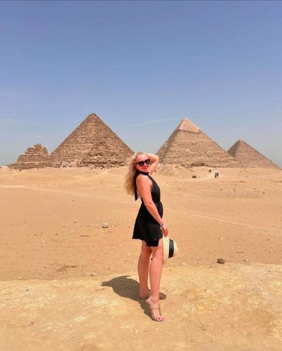 Giza Hotel | Big pyramids view